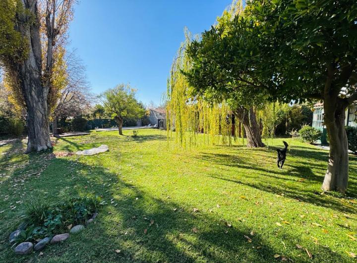 Casa · 300m² · 3 Dormitorios · 1 Cochera