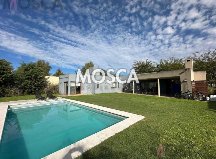 Casa · 800m² · 4 Ambientes · 6 Cocheras