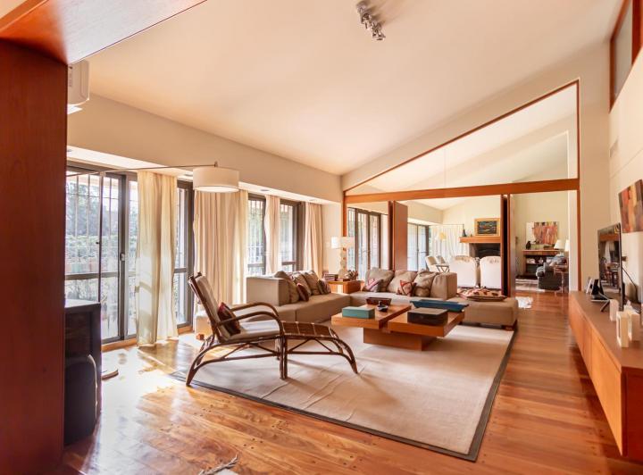 Casa · 500m² · 5 Ambientes · 2 Cocheras