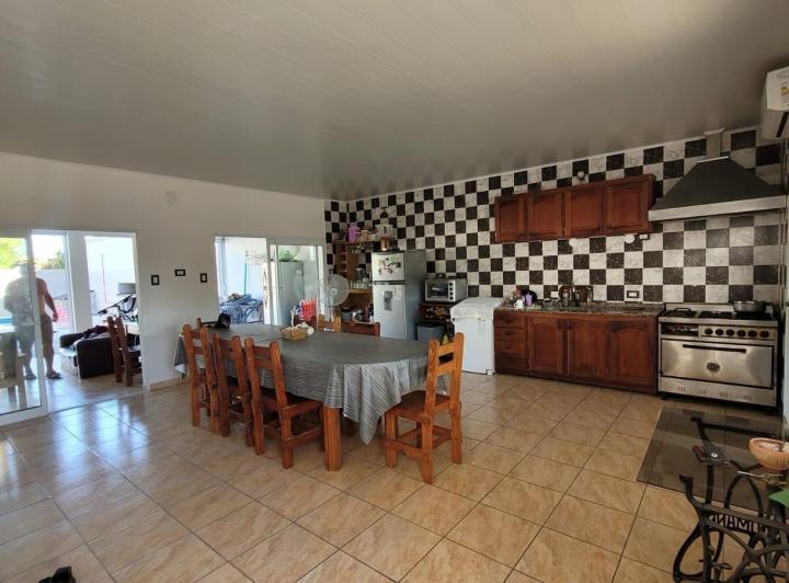 Casa · 300m² · 2 Dormitorios · 2 Cocheras