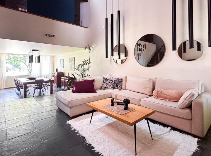 Casa · 211m² · 5 Ambientes · 2 Cocheras