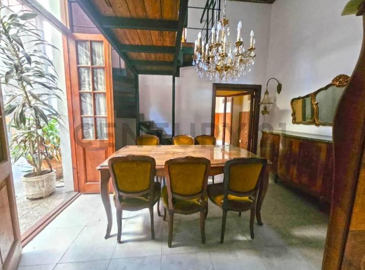 Casa · 140m² · 7 Ambientes