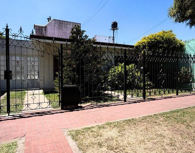 Casa · 177m² · 5 Ambientes · 3 Cocheras