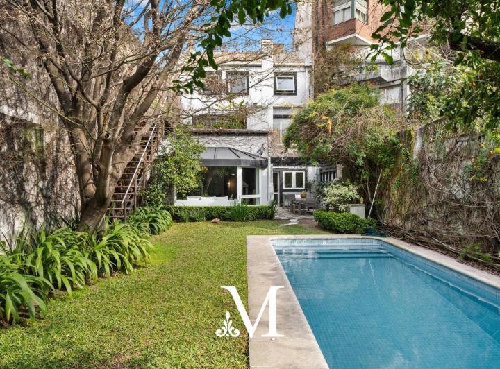 Casa · 320m² · 5 Ambientes · 1 Cochera