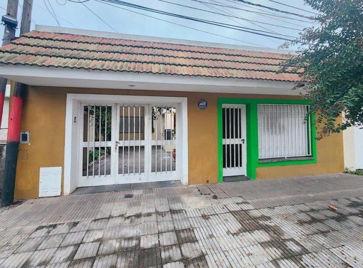 Casa · 111m² · 5 Ambientes · 1 Cochera