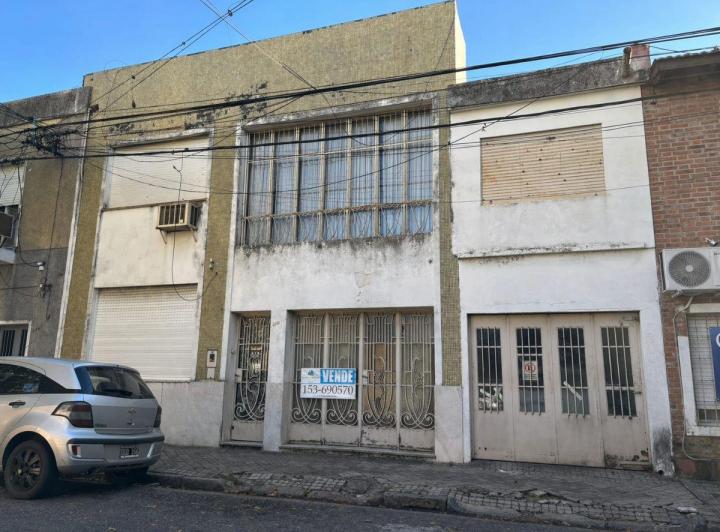 Casa · 306m² · 6 Ambientes · 2 Cocheras