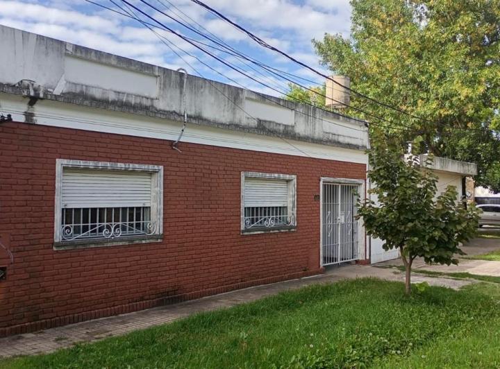 Casa · 130m² · 8 Ambientes · 1 Cochera