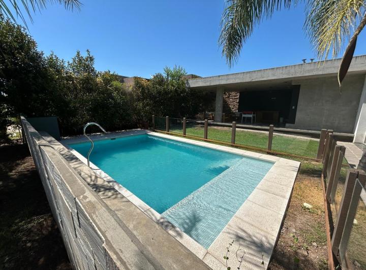 Casa · 270m² · 5 Ambientes · 2 Cocheras