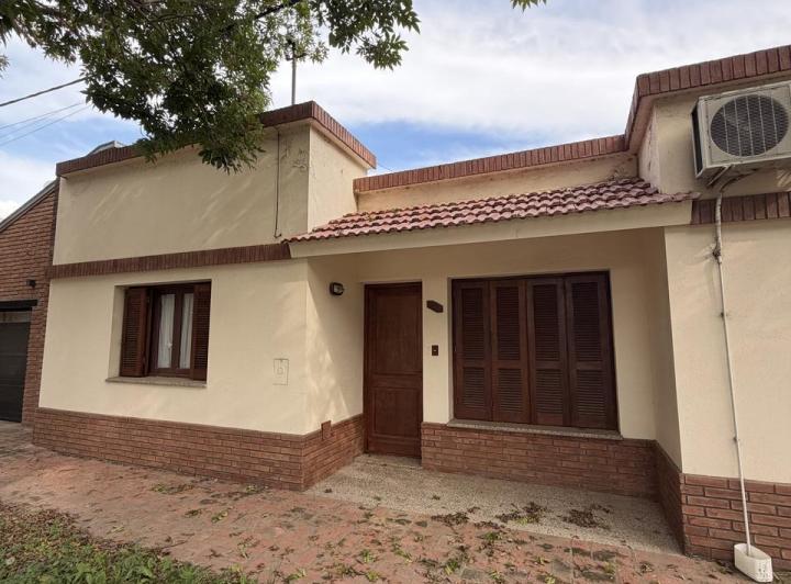 Casa · 135m² · 4 Ambientes · 1 Cochera