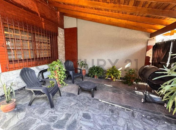 Casa · 111m² · 4 Ambientes · 1 Cochera