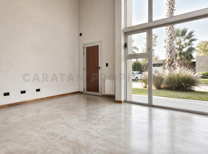 Casa · 240m² · 5 Ambientes · 2 Cocheras