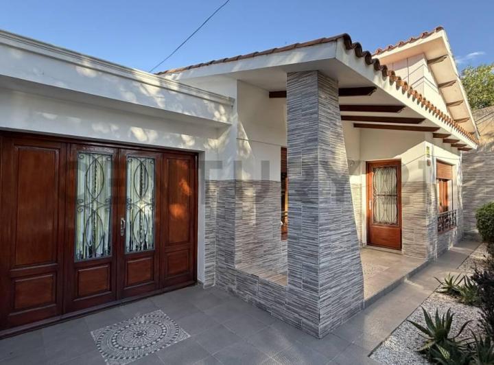 Casa · 164m² · 4 Ambientes · 3 Cocheras
