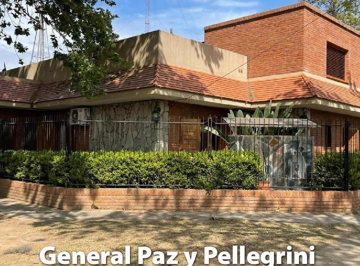 Casa · 375m² · 8 Ambientes · 2 Cocheras