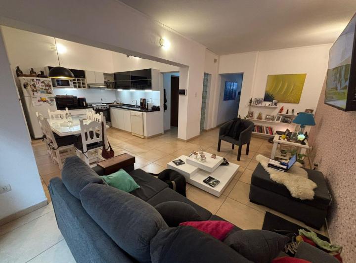 Casa · 185m² · 6 Ambientes · 2 Cocheras