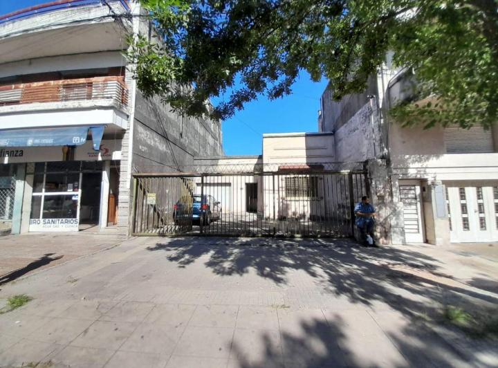 Casa · 180m² · 6 Ambientes · 3 Cocheras