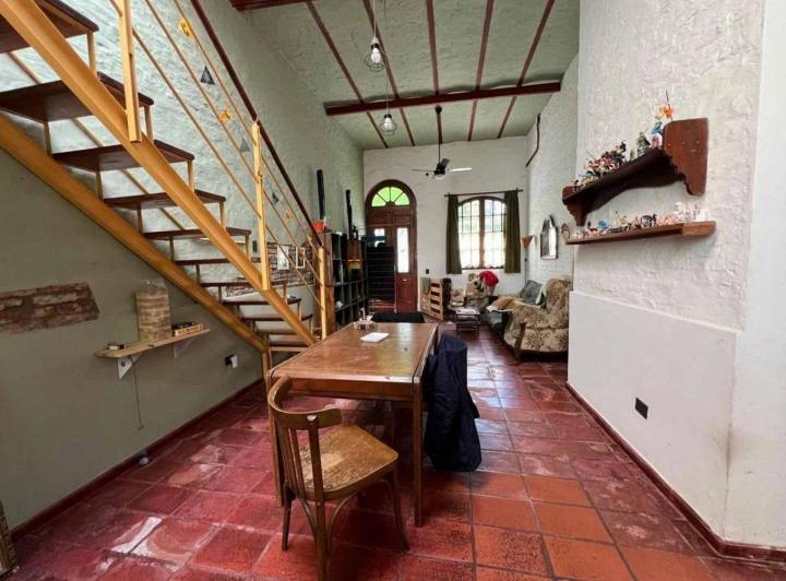 Casa · 230m² · 5 Ambientes · 1 Cochera