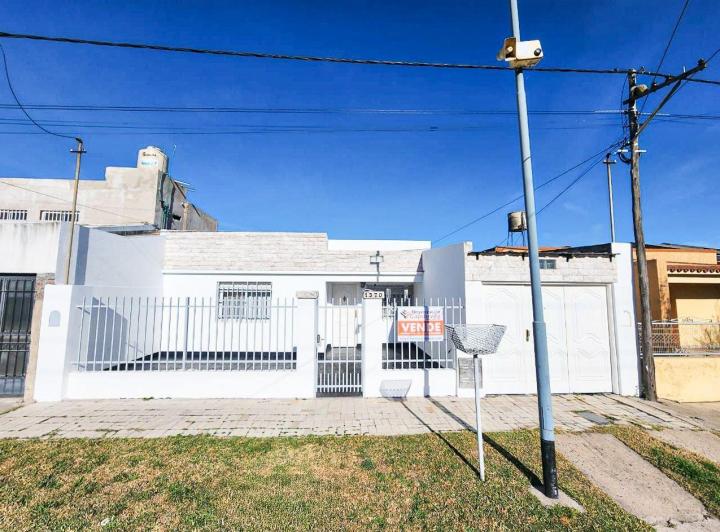 Casa · 141m² · 4 Ambientes · 2 Cocheras