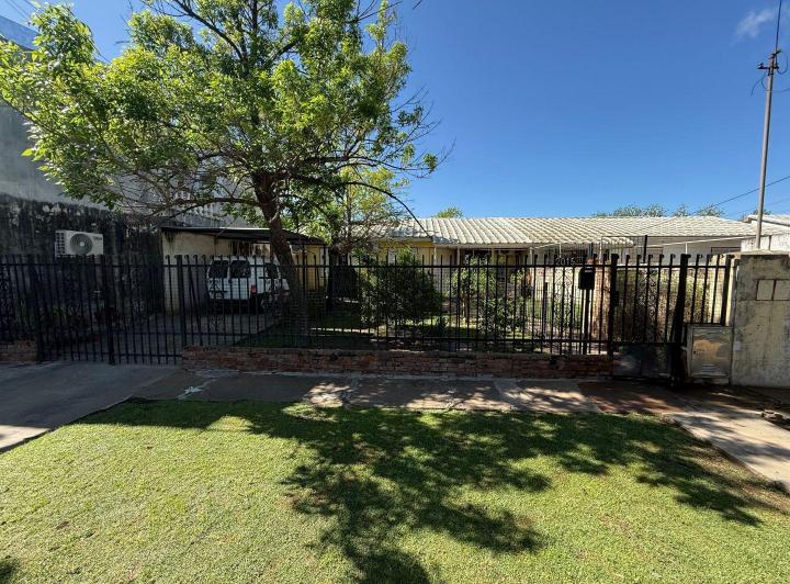 Casa · 95m² · 5 Ambientes · 1 Cochera