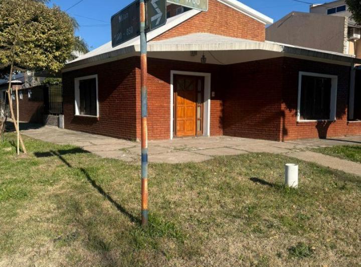Casa · 200m² · 4 Ambientes