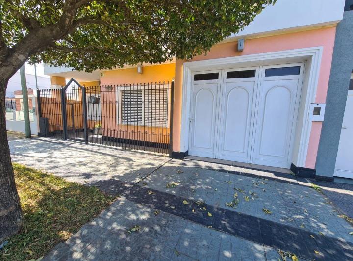 Casa · 185m² · 3 Ambientes · 2 Cocheras