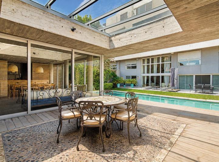 Casa · 339m² · 6 Ambientes · 3 Cocheras