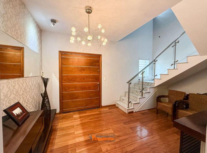 Casa · 352m² · 5 Ambientes · 2 Cocheras