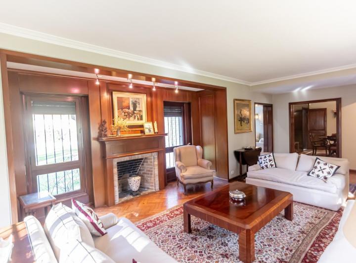 Casa · 296m² · 5 Ambientes · 2 Cocheras