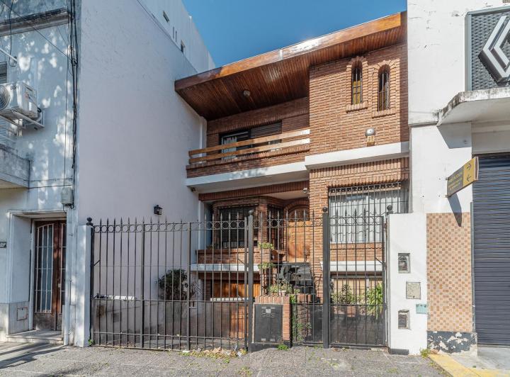 Casa · 266m² · 6 Ambientes · 2 Cocheras