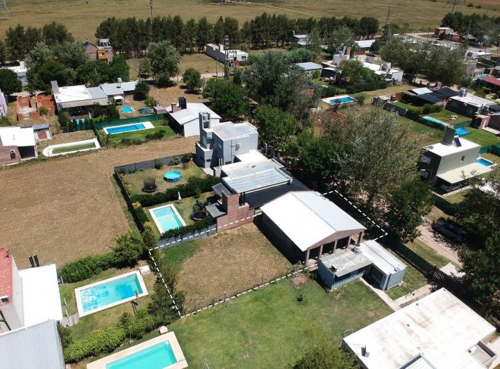 Casa · 360m² · 3 Dormitorios · 2 Cocheras