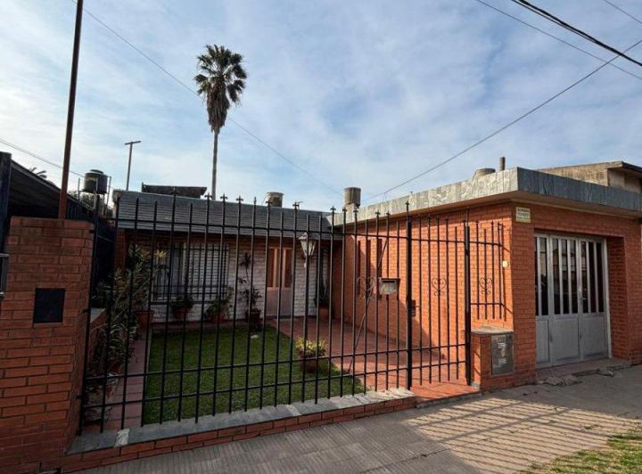 Casa · 130m² · 5 Ambientes · 1 Cochera