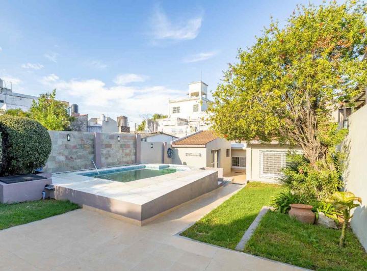 Casa · 231m² · 5 Ambientes · 1 Cochera