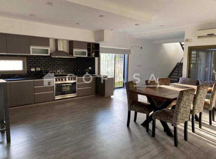 Casa · 306m² · 6 Ambientes · 2 Cocheras