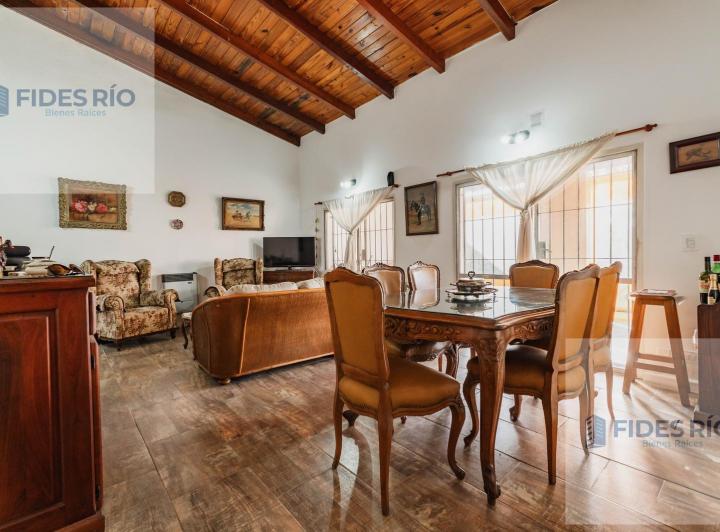 Casa · 180m² · 4 Ambientes · 1 Cochera