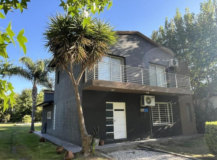 Casa · 350m² · 5 Ambientes · 2 Cocheras