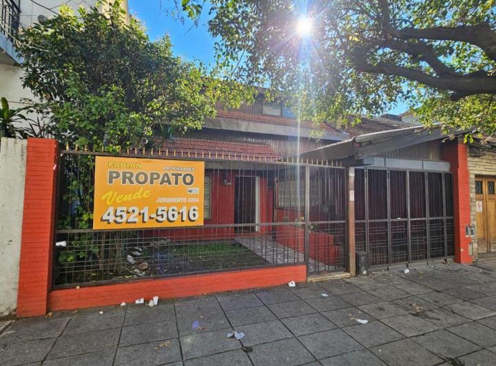 Casa · 220m² · 6 Ambientes · 1 Cochera