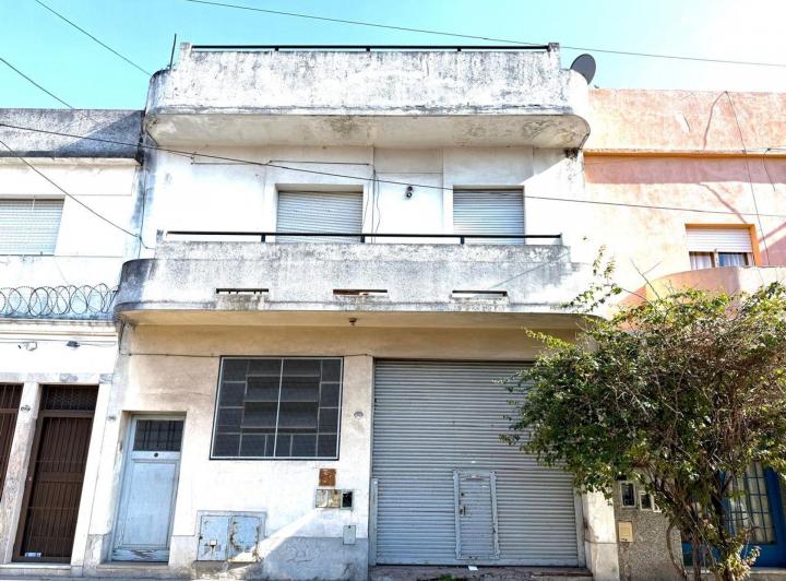 Casa · 240m² · 6 Ambientes · 1 Cochera