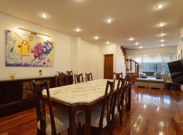 Casa · 410m² · 9 Ambientes · 3 Cocheras