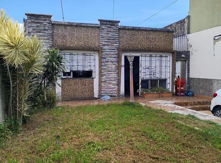 Casa · 470m² · 8 Ambientes · 1 Cochera