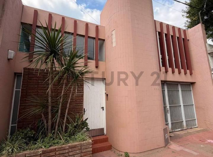 Casa · 193m² · 6 Ambientes · 1 Cochera