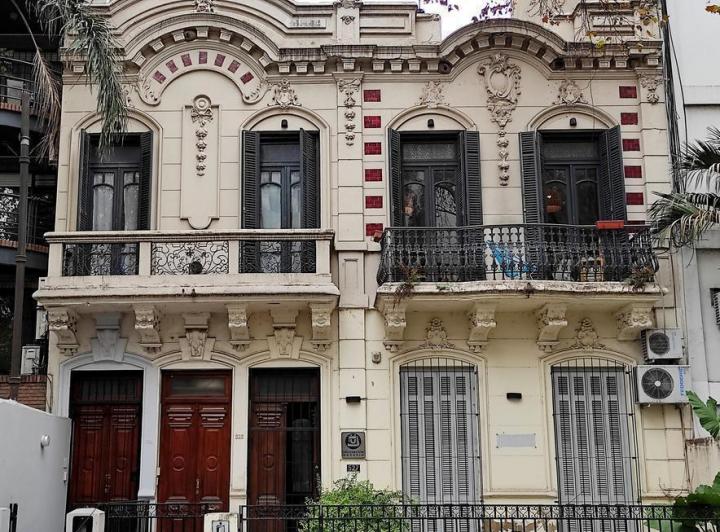 Casa · 180m² · 8 Ambientes
