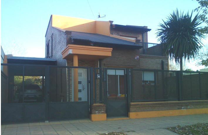 Casa · 147m² · 5 Ambientes · 2 Cocheras