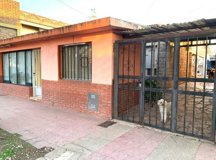 Casa · 108m² · 6 Ambientes · 2 Cocheras