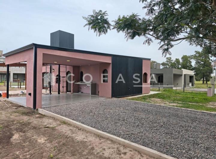 Casa · 105m² · 4 Ambientes · 2 Cocheras