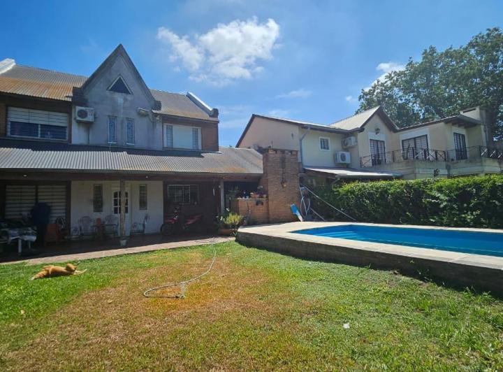 Casa · 175m² · 6 Ambientes · 2 Cocheras