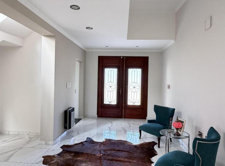 Casa · 300m² · 9 Ambientes