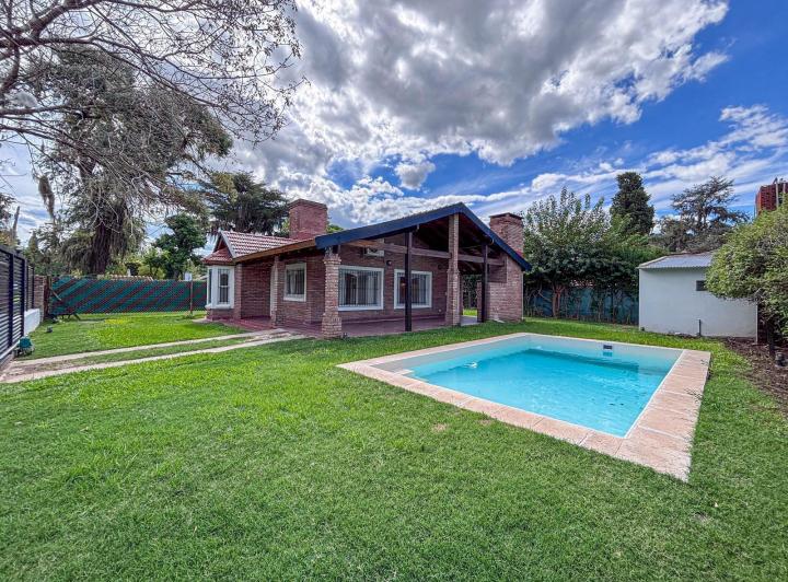 Casa · 65m² · 3 Ambientes · 2 Cocheras