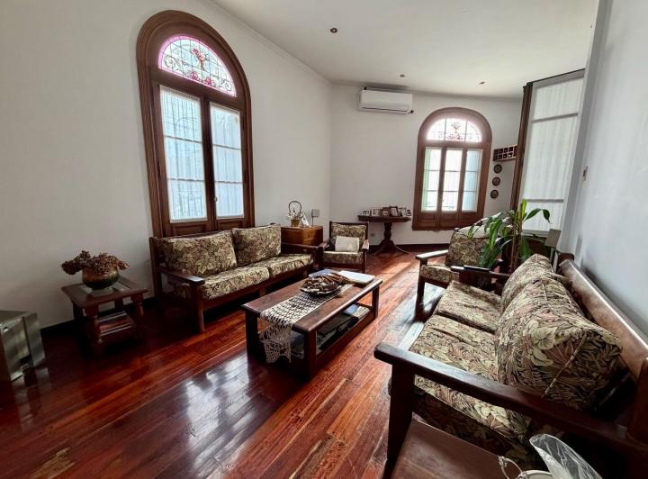 Casa · 130m² · 5 Ambientes · 1 Cochera