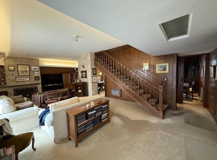 Casa · 255m² · 6 Ambientes · 1 Cochera