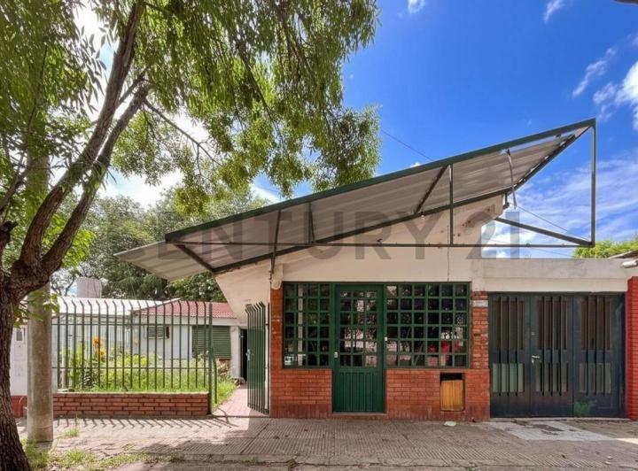 Casa · 95m² · 6 Ambientes · 1 Cochera