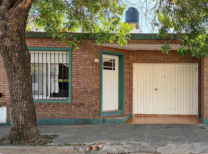 Casa · 76m² · 2 Ambientes · 1 Cochera